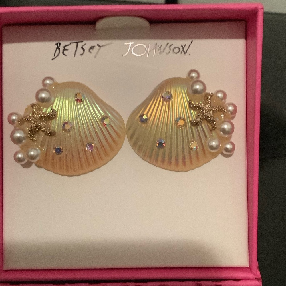 Betsy Johnson Seashell earrings